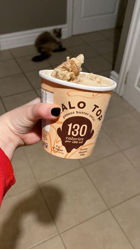 Halo Top Ice Cream, Healthy Frozen Meals, Halo Top, Store Snacks, Calorie Recipes, Visual Board, Low Calorie Snacks, Healthy Lifestyle Food, Frozen Meals