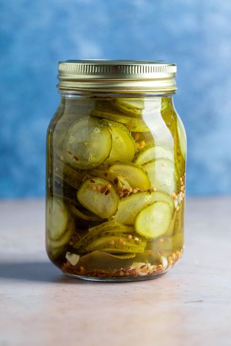 Dill Pickle Slices Recipes, Burger Pickle Recipe, Dill Pickle Slices Canning, Pickle Slices Recipes, Dill Sliced Pickles, Sliced Pickles Canning, Canned Dill Pickle Slices, Sandwich Dill Pickle Recipe, Dill Pickle Chips Canning