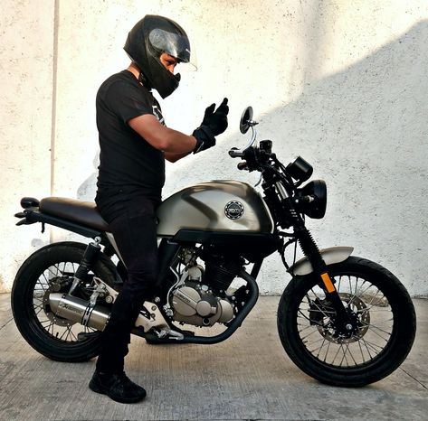 Cb 300, Cafe Racer Style, Futuristic Motorcycle, Motorcycle Wallpaper, Seat Ibiza, Cafe Racer Motorcycle, Cafe Racers, Men Fashion Casual Outfits, College Student