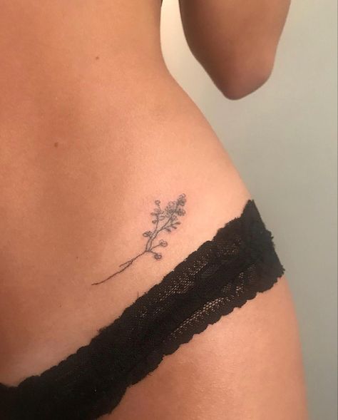 Women Classy Tattoos, Woman Tattoo Placement, Low Waist Tattoo, Flower Tattoo Placement Ideas, Minimalist Tattoo Placement, Modern Tramp Stamp, Cute Flower Tattoos, Swiss Tattoo, Outdoorsy Tattoos