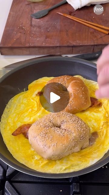 Food Network on Instagram: "@jettila’s bacon egg and cheese sandwich is only complete with what he thinks are the *best* bagels in NYC – @essabagel!! 🥯 He made this in honor of an all-new episode #BestBiteInTown > Friday @ 9|8c!" Bagel Recipes Sandwich, Ham Egg And Cheese Bagel Sandwich, Bagel And Egg Breakfast, Breakfast Ideas With Bagels, Bagel Dinner Ideas, Breakfast Sandwiches Recipes, Breakfast Bagel Ideas, Bagel Egg Sandwich, Bagel Breakfast Ideas