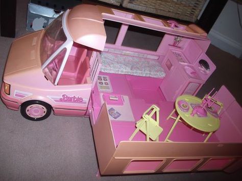 Barbie Magic Motorhome with detachable Fun Car. Totally had this! We have the accessories floating around at grandma's! 90s Barbies, Barbie Camper, 80s Barbie, Barbie 80s, Barbie Car, Barbie 90s, Right In The Childhood, Old School Toys, Vans Original