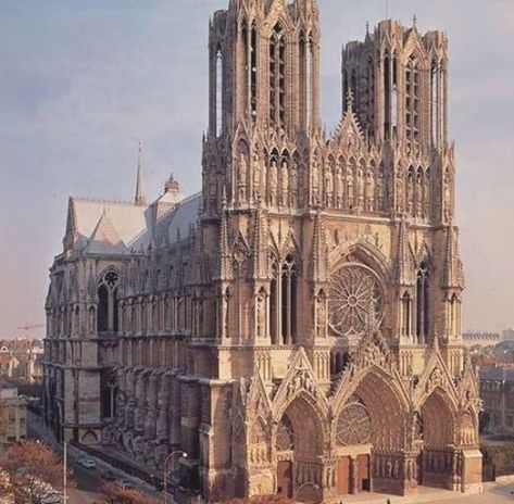 Christian Culture on Twitter: "Reims Cathedral in France is traditionally where the kings of France were coronated.… " Christian Culture, Reims Cathedral, Pretty Buildings, Travel In France, Gothic Cathedrals, Gothic Garden, Cathedral Architecture, Notre Dame Cathedral, Minecraft Inspiration