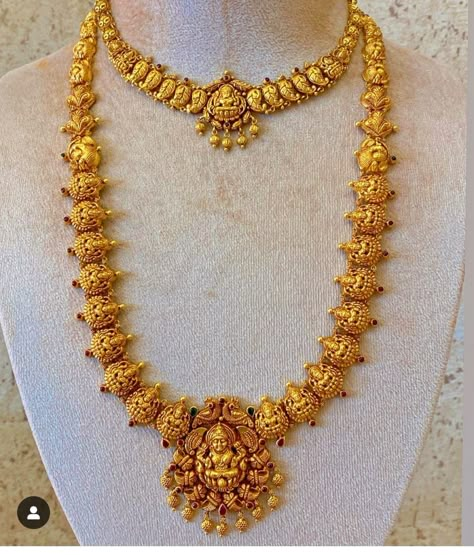 Temple Haram Designs Gold Latest, Kempula Haram Designs Gold, Antic Gold Long Necklace, Haram Sets Jewellery Designs, Haram And Necklace Set Gold, 20grams Gold Necklace Indian, Long Gold Necklace Designs Latest, Latest Long Haram Gold Jewellery Designs, Short Necklace Gold Indian