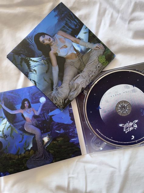 CD aesthetic, Kenia Os aesthetic, álbum aesthetic, cover art, Kenia Os cambios de luna aesthetic, CD'S, CD, aesthetic blue, aesthetic azul Album Kenia Os, Kenia Os Album, Pink Aura, Foto Ideas Instagram, Music Record, Aura, Photo Editing, Vision Board, Wallpapers