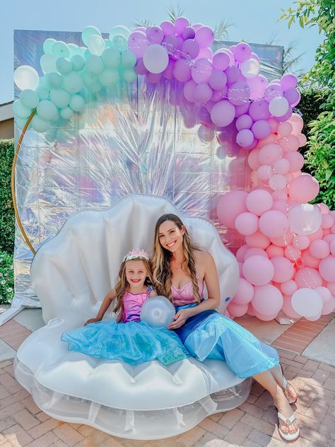 Mermaid Photo Backdrop Diy, Mermaid Party Photo Backdrop, Simple Mermaid Party Decor, Mermaid Party Backdrop Ideas, Diy Mermaid Backdrop, Mermaid Party Table Decor, Mermaid Backdrop Ideas, Mermaid Photo Backdrop, Mermaid Pool Party Ideas