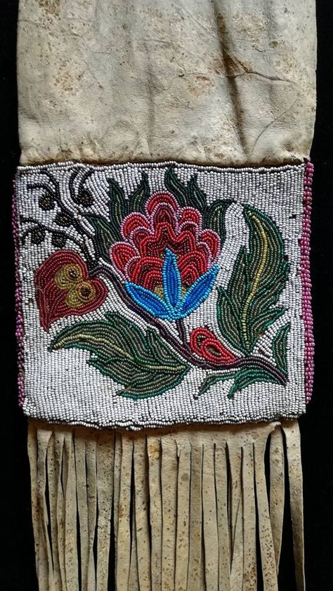 Plains Cree Beaded Hide Tobacco Bag Ojibwa Beadwork, Cree Beadwork, Cree Language, Native History, American Indian Crafts, Floral Beadwork, Medicine Bags, First Nations Art, Indian Arts