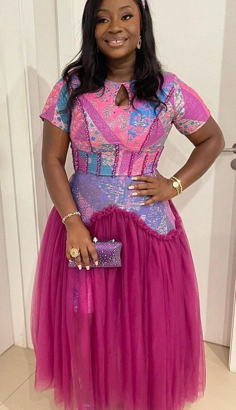 Lace Combination Styles, African Print Skirt Ankara Styles, Ankara Dress Designs, 2piece Outfits, African Print Skirt, Chic Dress Classy, Ankara Gowns, Combination Fashion, African Fashion Skirts