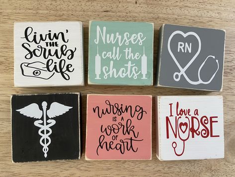 Diy Letter Ideas, God Signs, Nurses Gifts Diy, Nurse Office Decor, Nurse Crafts, Diy Coasters Tile, Block Signs, March Crafts, Nurse Appreciation Week