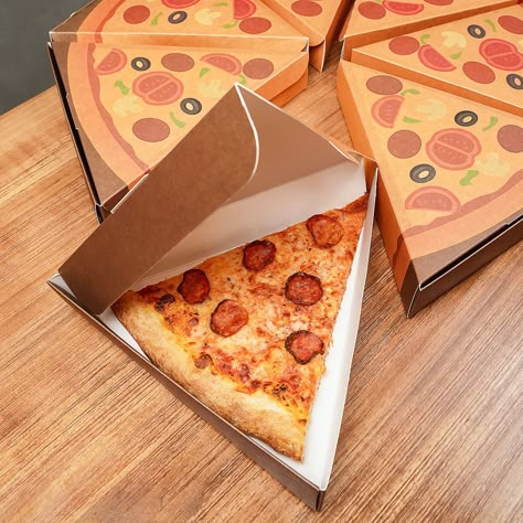 Pizza boxes that look like a pizza pie 🤯 That's what we like to call a slice of pizza heaven 🍕 Pizza By The Slice Display, Pizza Packaging Ideas, Pizza Box Aesthetic, Pizza In A Box, Pizza Menu Design, Pizza Box Design, Pizza Packaging, Street Food Design, Pizza Food Truck