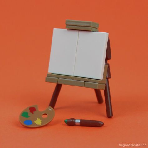 LEGO Easel | Video building instructions here: youtu.be/FRgL… | Flickr Lego Art Studio, Lego Furniture Instructions, Lego City Ideas Buildings, Tiny Lego Builds, Lego Chair, Lego Furniture Ideas, Lego Creations Instructions, Lego Diy Projects, Lego Painting