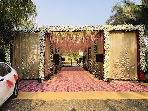 Romantic Wedding Gate Ideas to Wow Your Guests Marriage Entrance Gate Decoration, Entry Gate For Wedding, Wedding Gate Decoration Indian, Marriage Entry Gate Decoration, Entry Gate Decoration Wedding, Wedding Gate Entrance, Ganesha Festival, Wedding Entry, Indian Wedding Decorations Receptions