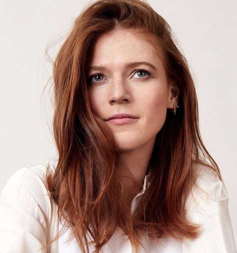 "From the elegant hallways of Downton Abbey to the epic landscapes of Game of Thrones, Rose Leslie has captivated us with her stunning performances. Her versatility as an actress is truly remarkable. Here's to celebrating the talent and grace of #RoseLeslie! #DowntonAbbey #GameOfThrones" Roast People, Rose Leslie, Birthday Roses, Barbara Gordon, Hair Color Auburn, Grey Hair Color, Summer Hairstyles, Redheads, New Hair