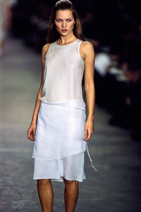 Calvin Klein 90s Runway, All Is A Gentle Spring, Calvin Klein Runway, Minimal Summer Outfit, 1993 Fashion, 1998 Fashion, Types Of Jewellery, Calvin Klein Outfits, Moss Fashion