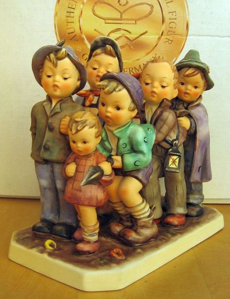 Hummel Figurines Vintage, Collectable Figurines, Hummels Germany, Goebel Figurines, Hummel Figurines Antiques, Porcelain Dolls For Sale, Figurine Display, Indian Dolls, Vintage Hummel