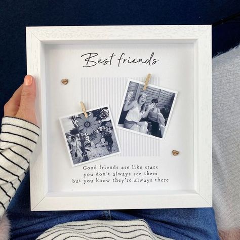 Personalized photo frame Best Friend Photo Frame, Friends Photo Frame, Photo Frame Diy, Friends Frame, Diy Photo Frame, Diy Step, Good Friends Are Like Stars, Scrabble Frame, Photo Collage Gift