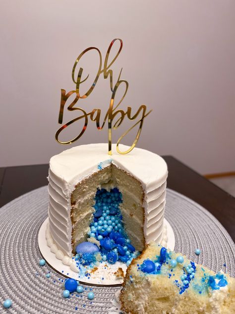 Gender Reveal Surprise Cake, Gender Reveal Ideas Decorations Simple, Gender Reveal Pinata Cake, Gender Reveal Cake Recipes, Gender Reveal Cake Inside Ideas, Gender Reveal Wedding Cake, Gender Reveal Cake Sprinkles, Gender Reveal Ideas Simple At Home, Gender Reavel Cake Design