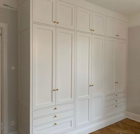 Hallway Wardrobe Ideas, Bedroom Built Ins, Bedroom Built In Wardrobe, Closet Built Ins, Closet Renovation, Bedroom Cabinets, Wall Closet, Closet Remodel, Build A Closet