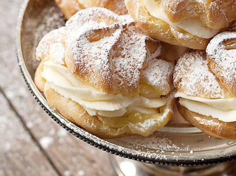 Cannoli Cream Filled Cream Puffs Filled Cream Puffs, Homemade Cream Puffs, Fruit Dragon, Italian Cannoli, Cannoli Filling, Cannoli Recipe, Cannoli Cream, Cream Puff Recipe, Italian Cookie Recipes