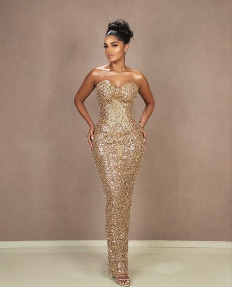 Black And Gold Graduation Outfit, Red Carpet Dresses Black Women, Gold Glam Dress, Gold Strapless Prom Dress, Art Deco Prom Dress, Nude Prom Dresses Black Women, Strapless Prom Dress Black Women, Long Birthday Dress Black Women, Formal Dress Poses Women