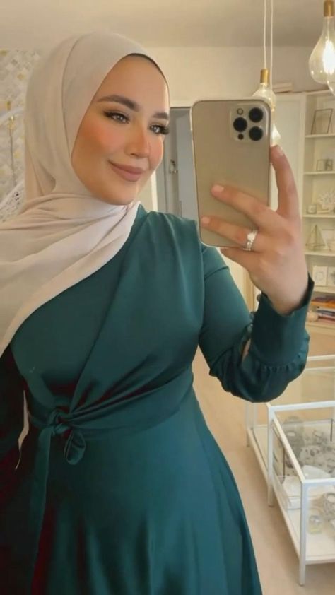 Queen in our beautiful Al Akhawat Royal Green Dress (limited edition) ☘️🌿💚💚💚💚 | Hijab fashion, Fashion drawing dresses, Modest fashion Royal Green Dress, Green Outfits For Women, Green Outfits, Mode Turban, Modest Fashion Hijab, Soiree Dress, Muslim Fashion Hijab Outfits, Royal Green, Hijabi Fashion Casual