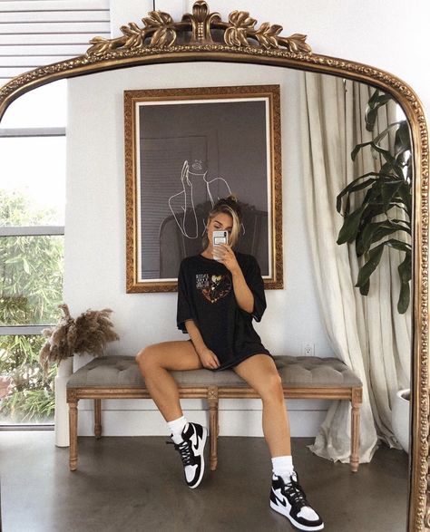 Jordan Outfits Womens, Air Jordan Outfit, Jordan 1 Outfit, Jordan Outfit, Jordan Outfits, Looks Street Style, Streetwear Fashion Women, Mode Inspiration, Looks Vintage