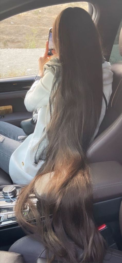 Extremely Long Hair Hairstyles, Super Long Brown Hair, Long Hair Inspo, Hair Motivation, Long Shiny Hair, Extremely Long Hair, Long Healthy Hair, Long Silky Hair, Long Hair Pictures