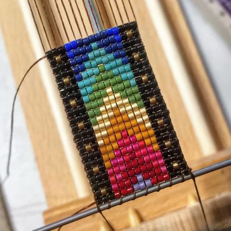 Instagram Beading Loom, Bead Loom Designs, Loom Jewelry, Bead Loom Pattern, Loom Bracelet Patterns, Loom Pattern, Bead Weaving Patterns, Bead Loom Bracelets, Bead Loom Patterns