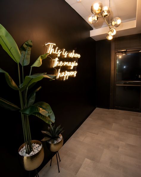 Black Lobby Design, Black Beauty Salon Decor, Black Gold Salon Decor, Salon Entry Ideas, This Is Where The Magic Happens, Black And Gold Salon Suite, Moody Salon Aesthetic, Black Salon Decor, Dark Salon Aesthetic