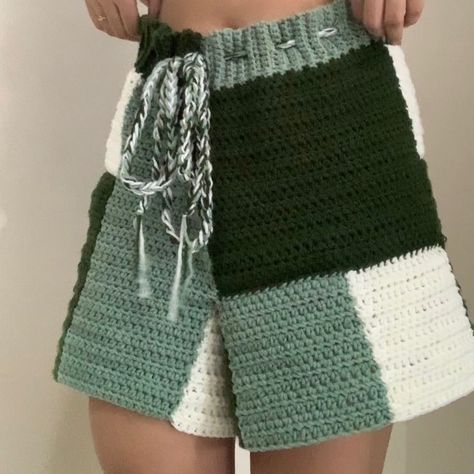 Crochet Clothes Shorts, Crochet Patchwork Shorts, Crochet Baggy Shorts, Crochet Wrap Shorts, Things To Crochet For Summer, Crochet Shorts Pattern Free, Crochet Pants Pattern, Cardigan Tutorial, Crochet Shorts Pattern