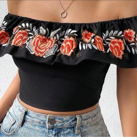 Mexican Outfits For Women, Mexican Clothing Style, Latina Outfits, Off The Shoulder Shirt, Mexican Shirts, Mexican Fashion, Mexican Outfit, Mexican Women, Mexican Style