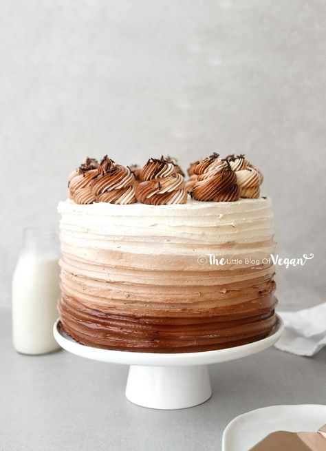 Vegan Chocolate Ombre Cake Brown Ombre Cake, Earth Tone Cake, Brown Cake Decoration, Wedding Cake Brown, Ombre Cake Frosting, Brown Birthday Cake, Chicolate Cake, Quick Chocolate Cake, Brown Wedding Cakes