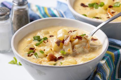 It's no secret that we love potatoes. Fry 'em, mash 'em, or bake 'em and we'll take 'em. We're even down for eating them in soup form, such as in our Favorite Potato Soup! This creamy, cheesy, spud-filled dish might just be the best way to consume them. It's warm and hearty and just so good for the soul! We will love potatoes forever and this will endlessly be our Favorite Potato Soup! Heartland Cooking, Irish Potato Soup, Easy Empanadas Recipe, Command Cooking, Lazy Cooking, Polish Dumplings, Creamy Soup Recipes, Irish Potato, Potato Soup Crock Pot