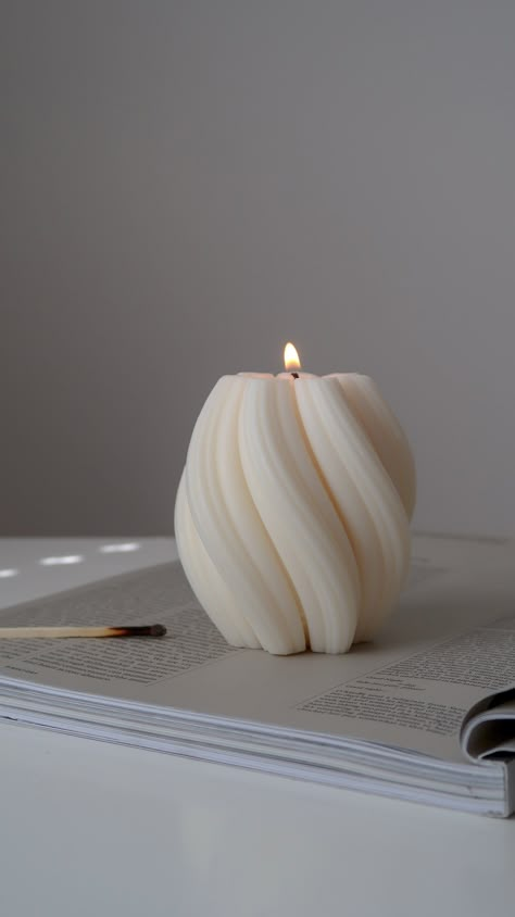 Candle Decoration Ideas, Sell Candles, White Candle Holders, Aesthetic Candle, Candle Decoration, Candles Photography, Dessert Candles, Modern Candles, Cute Candles