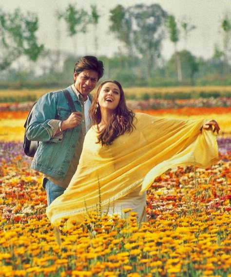 Don Shahrukh Khan, Veer Zaara, Pretty Zinta, Shahrukh Khan And Kajol, Don 2, Shah Rukh Khan Movies, Srk Movies, Vintage Bollywood Aesthetic, 90s Bollywood Aesthetic