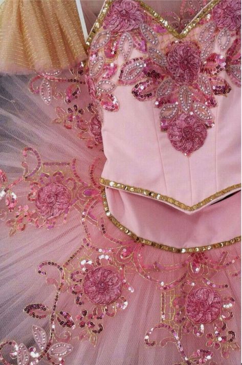 Image in story book: the nutcracker collection by 𝓉𝒶𝓈𝒽𝒶 Sugar Plum Fairy Costume, Nutcracker Sugar Plum Fairy, Nutcracker Costumes, Tutu Ballet, Adult Ballet, Ballet Beauty, Ballet Theater, Sugar Plum Fairy, Nutcracker Ballet