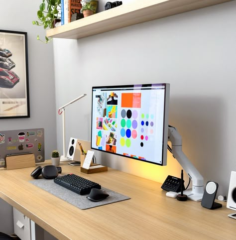 Minimal Desk Setup, Minimal Workspace, Minimal Desk, Design Studio Workspace, Dream Desk, Computer Desk Setup, Home Studio Setup, Minimalist Desk, Desktop Setup