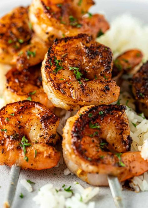 Blackened shrimp are a delicious Cajun meal that cooks up in 15 minutes! Make this recipe for a stand alone dinner or an easy appetizer! Shrimp Blackened, Recipe With Asparagus, Cajun Shrimp And Rice, Shrimp Asparagus, Shrimp Appetizer Recipes, Spicy Shrimp Recipes, Bbq Pork Recipes, Skillet Shrimp, Blackened Shrimp