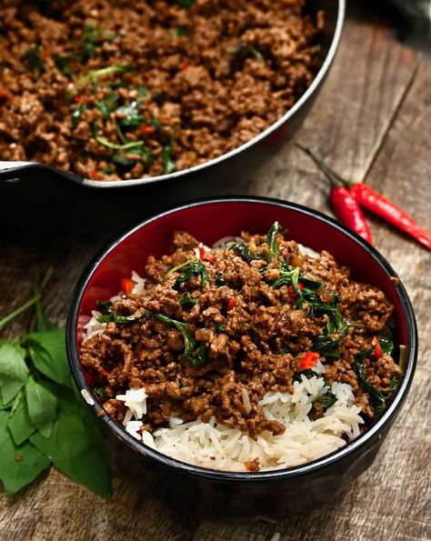 Beef Basil Thai Stir Fry, Ground Beef Recipes Thai, Healthy Dinner Recipes Spicy, Ground Beef And Basil Recipes, Thai Beef Soup, Beef Thai Recipes, Thai Food Authentic, Thai Ground Beef Recipes, Thai Dishes Recipes