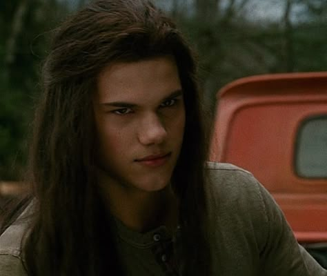 Taylor Lautner Long Hair, Jacob Black New Moon, Twilight Shifting, Stephenie Meyer Books, Taylor Jacobs, Jacob Twilight, Jacob Black Twilight, Twilight Jacob, Wolf Boy