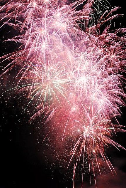 Pink Fireworks Aesthetic, Fire Works Aesthetic, Red And Pink Aesthetic, Black And Pink Aesthetic, Pink Fireworks, Pink Vibe, Fireworks Wallpaper, Fireworks Photography, Photo Rose