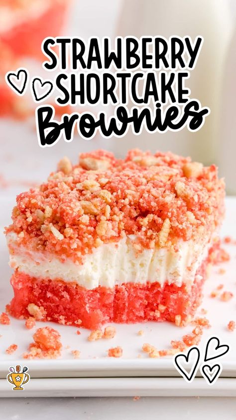 Strawberry Shortcake Brownies Strawberry Cookie Crumble, Strawberry Brownie, Chewy Brownies Recipe, Brownies Ingredients, Easy Strawberry Desserts, Strawberry Cookie, Strawberry Brownies, Strawberry Treats, Cookie Crumble