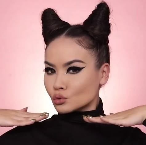 Hair ears/horns tutorial How To Make Horns With Your Hair, Horn Buns Hair, Horn Hairstyle Hair Tutorials, Devil Horn Hairstyle, Hair Horns Tutorial, Hair Horns Hairstyles, Horned Hairstyle, Demon Hairstyles, Devil Hairstyles