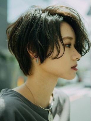 short haircut Shirt Hair Haircut, Short Gender Neutral Haircuts, Short Haircut And Color, Short Hairstyles Women, Androgynous Hair, Tomboy Hairstyles, Oval Face Hairstyles, Hair Inspiration Short, Shot Hair Styles