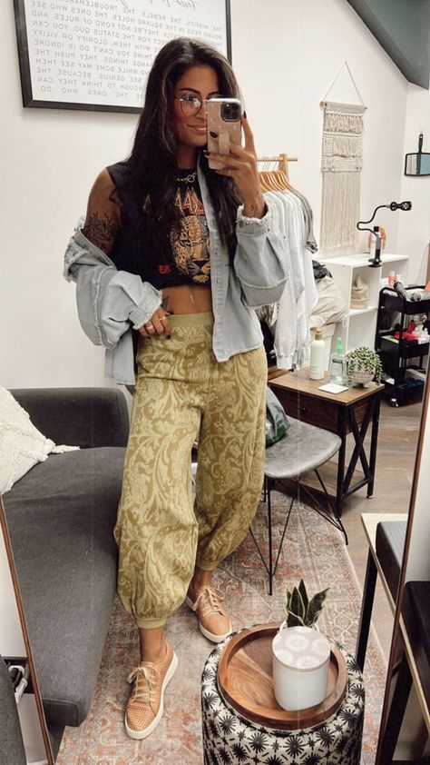 fun textured pants paired with a graphic tee and denim shacket is such a vibe boho edgy and hippy all in one Boho Bartender Outfit, Fun Boho Outfits, Western Grunge Outfits Summer, Desert Grunge Outfit, Grungy Boho Outfits, Hippie Modern Outfits, Boho Skater Style, Modern Boho Outfits, Boho Comfy Outfit