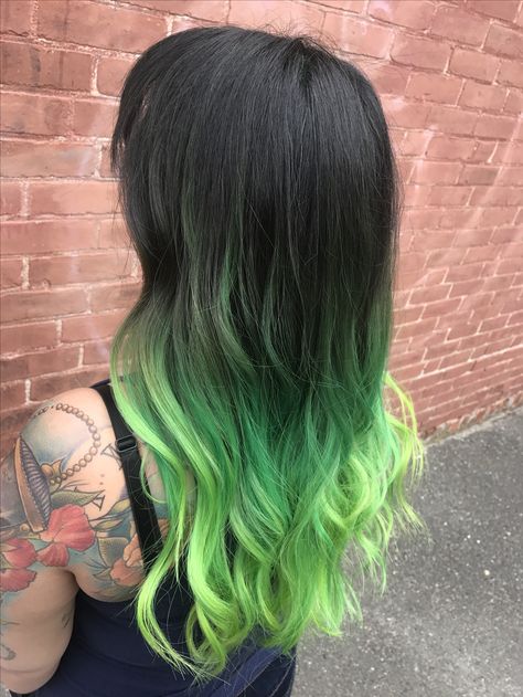 Neon Green Hair Color, Pulpriot Haircolor, Dark Green Hair Dye, Green Balayage, Green Hair Color Ideas, Black And Green Hair, Green Hair Color, Neon Green Hair, Dark Green Hair