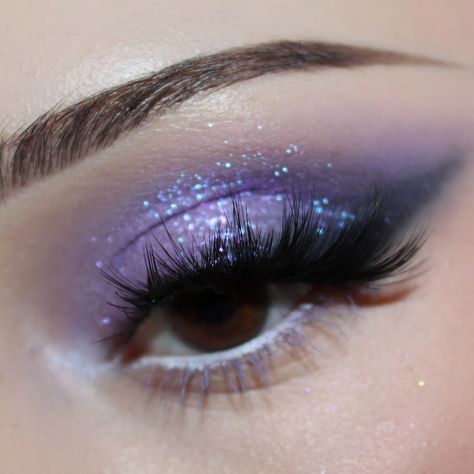 Purple Under Eye Makeup, Light Blue And Purple Eye Makeup, Light Purple And Silver Eye Makeup, Ethereal Purple Eye Makeup, Purple Grunge Eyeshadow, Black Eye Makeup, Concert Makeup, Special Makeup, Cute Eye Makeup