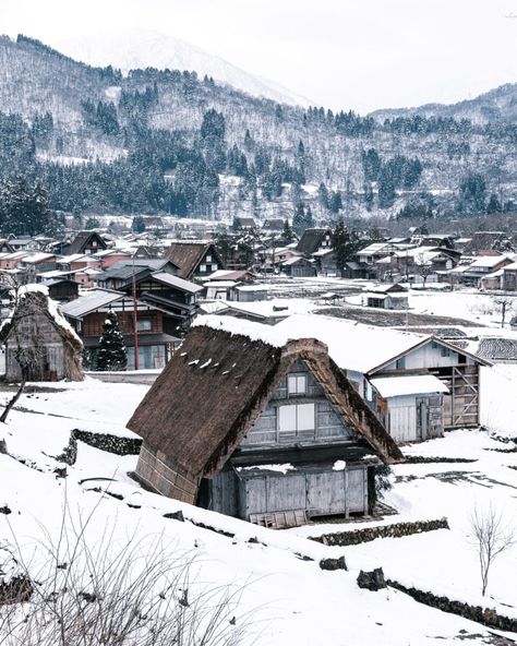 Japanese Farmhouse, Japan Village, Quiet House, Onsen Japan, Bleak Midwinter, Ski Village, Shirakawa Go, Houses In Japan, Day Trips From Tokyo