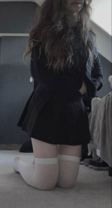 Thigh High Skirt Outfit, Coquette Thigh Highs, Thigh High Outfit Ideas, Dark Soft Girl Aesthetic, Soft Grunge Outfits Skirts, Grunge School Uniform, Thigh High Aesthetic, School Outfit Skirt, Grunge Winter Outfits Cold