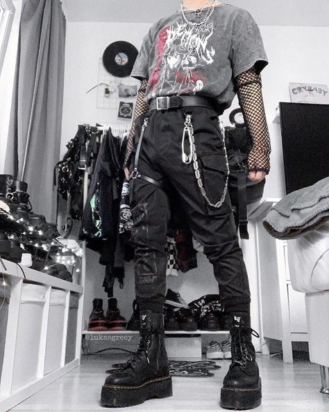 Grunge Aesthetics, Punk Style Outfits, Streetwear For Men, Alt Outfits, Aesthetic Grunge Outfit, Aesthetic Streetwear, In The Darkness, Punk Outfits, Alt Fashion